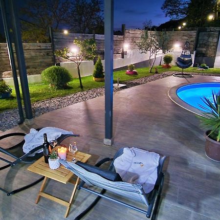 Holiday House Boost With Heated Pool Klis Kültér fotó