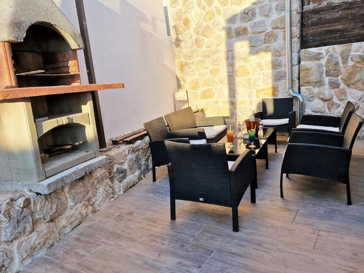 Holiday House Boost With Heated Pool Klis Kültér fotó