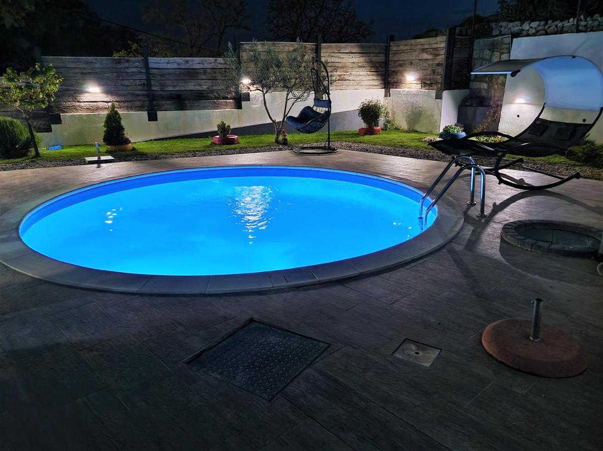 Holiday House Boost With Heated Pool Klis Kültér fotó